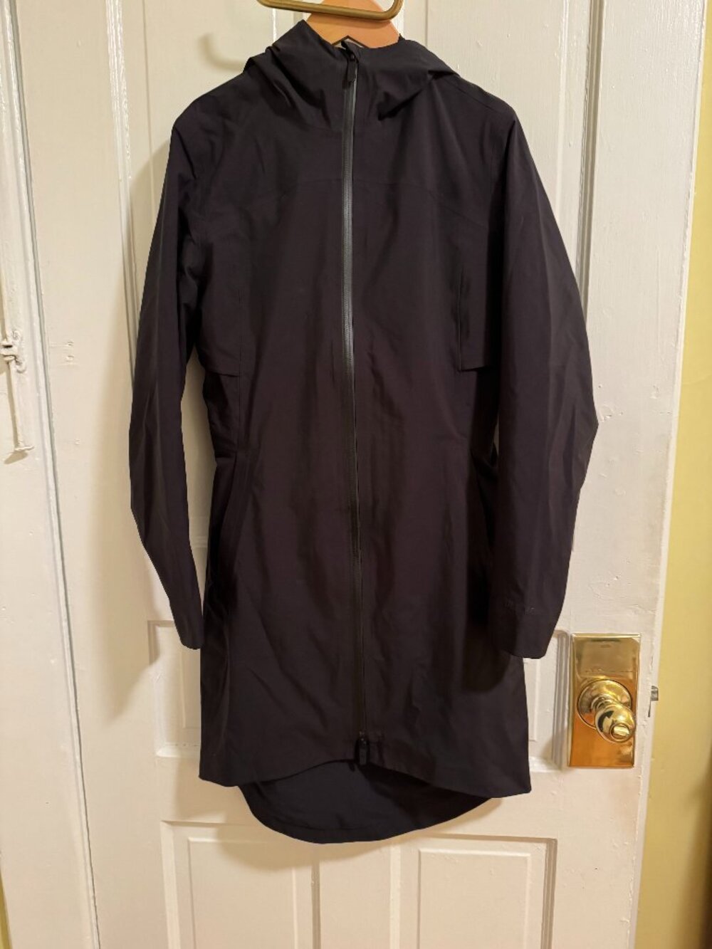 Lululemon Women's Rain Rebel Black Jacket Size 0 - Picture 3 of 5
